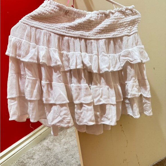 White Ruffled Skirt with elastic waist band. Size medium. - Picture 2 of 3